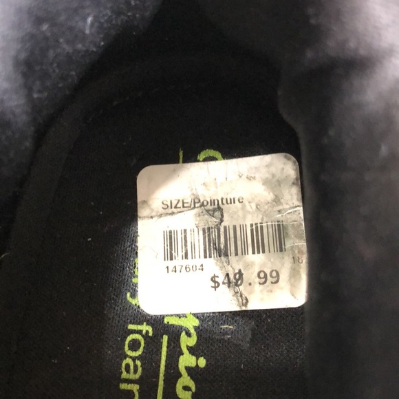 CHAMPIONS ALL BLACK MEMORY FOAM SNEAKERS. SIZE US9 - Picture 13 of 14